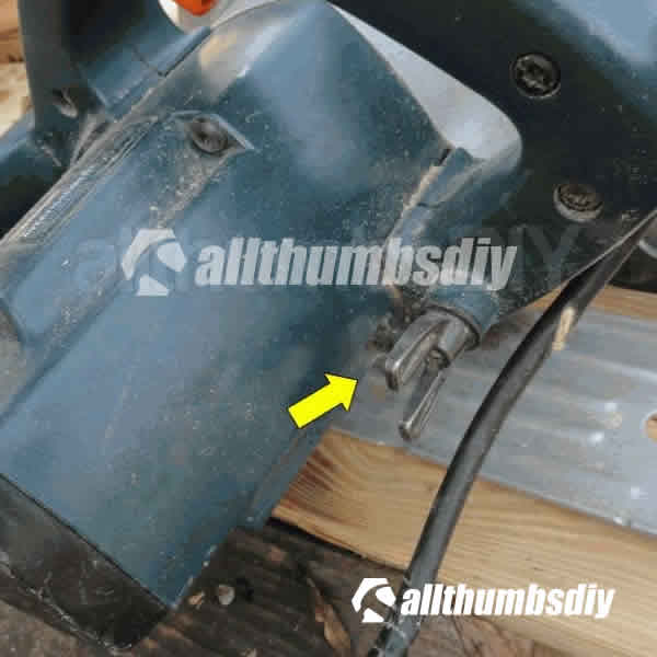 allthumbsdiy-images-circular-saw-black-and-decker-adjusting-blade-depth-2-v2-fl